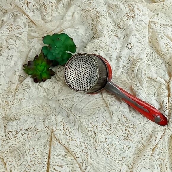 Vintage "Handy Things" Ludington Michigan Made in USA Red Potato Ricer - Picture 9 of 13